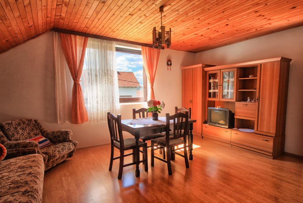 Apartman Josipa Drežnik Grad Exterior foto